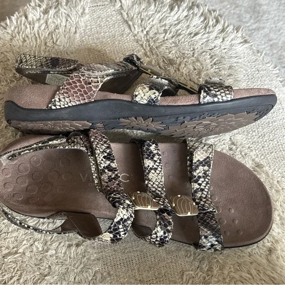 VIONIC Snakeskin Patterned Sandals Adjustable Sz 8 EXC CONDITION - Picture 3 of 8